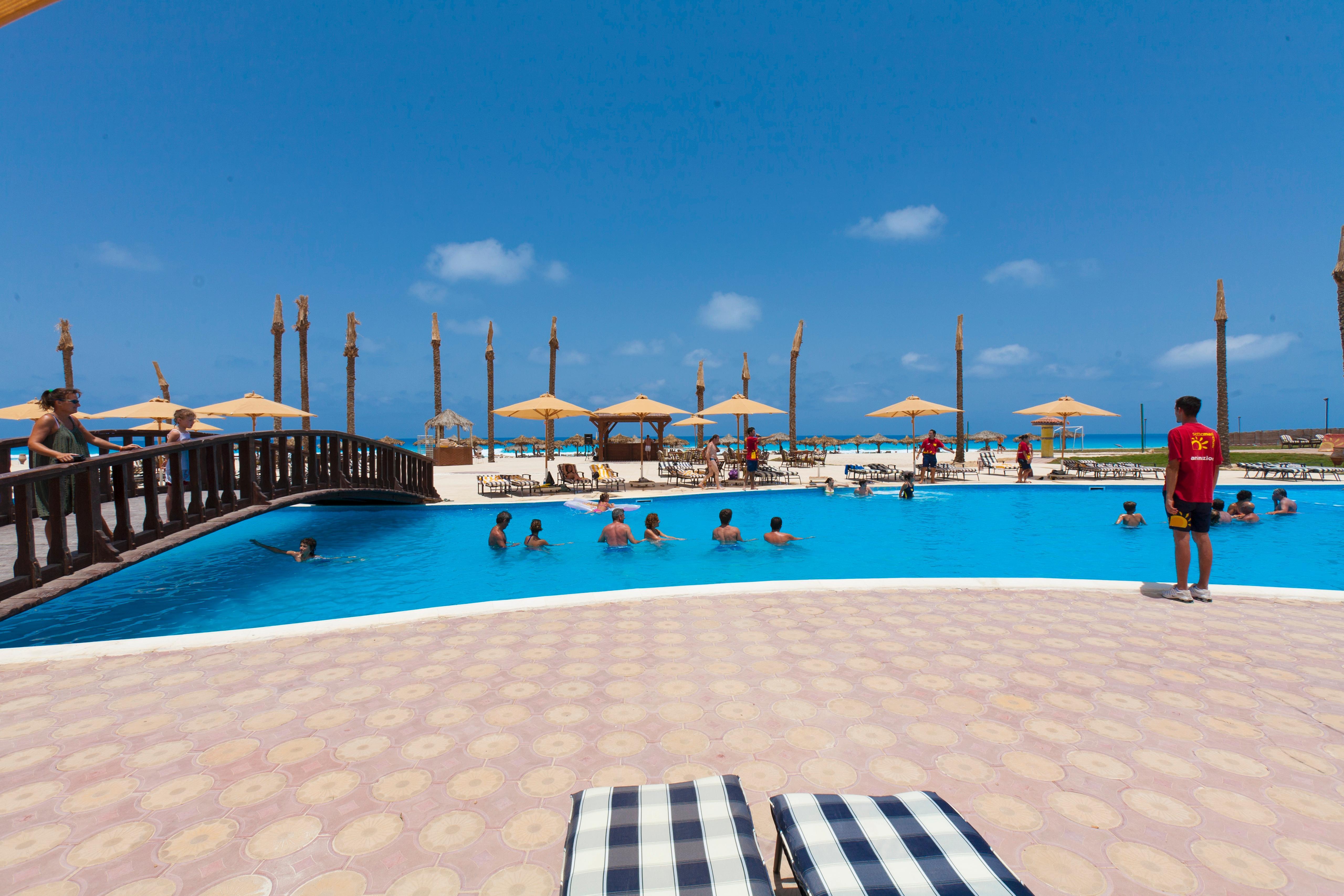 Borg El Arab Beach Resort Екстер'єр фото The swimming pool at the resort