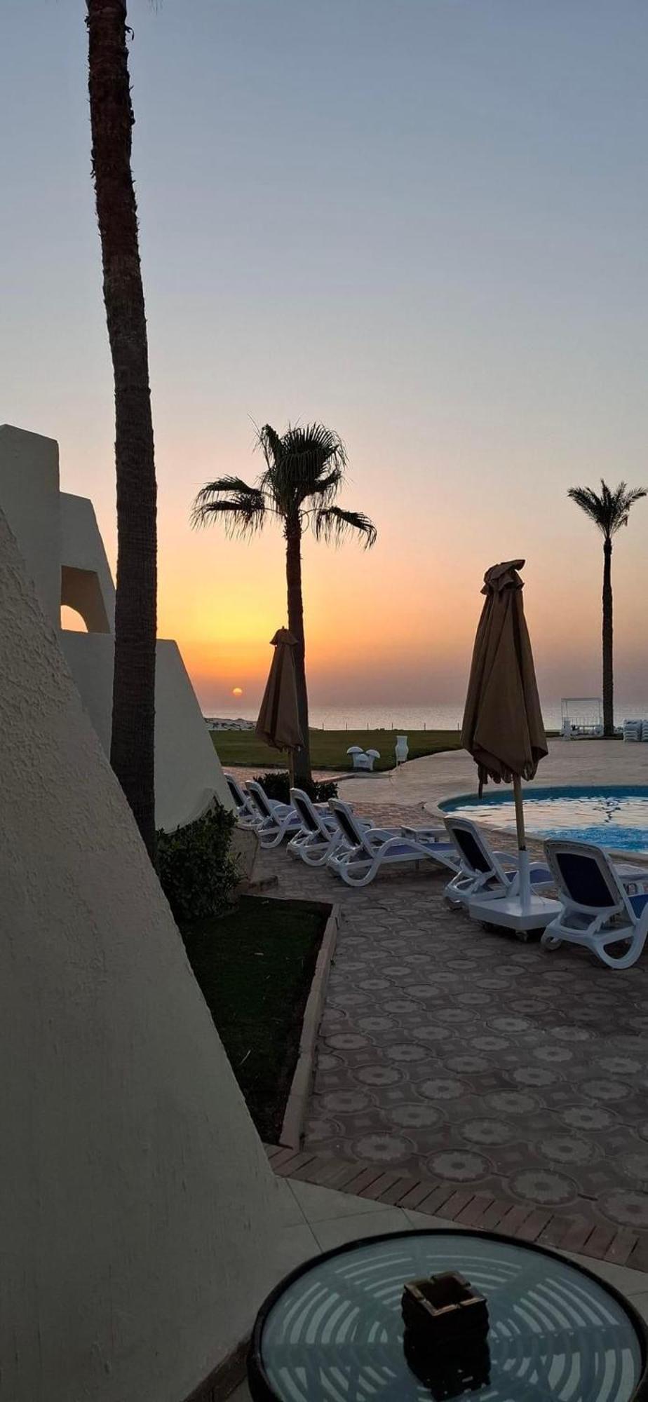 Borg El Arab Beach Resort Екстер'єр фото Sunset at the hotel