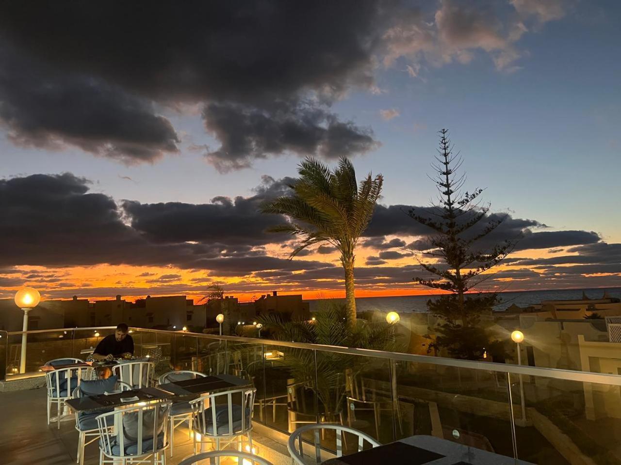 Borg El Arab Beach Resort Екстер'єр фото Sunset at the beach
